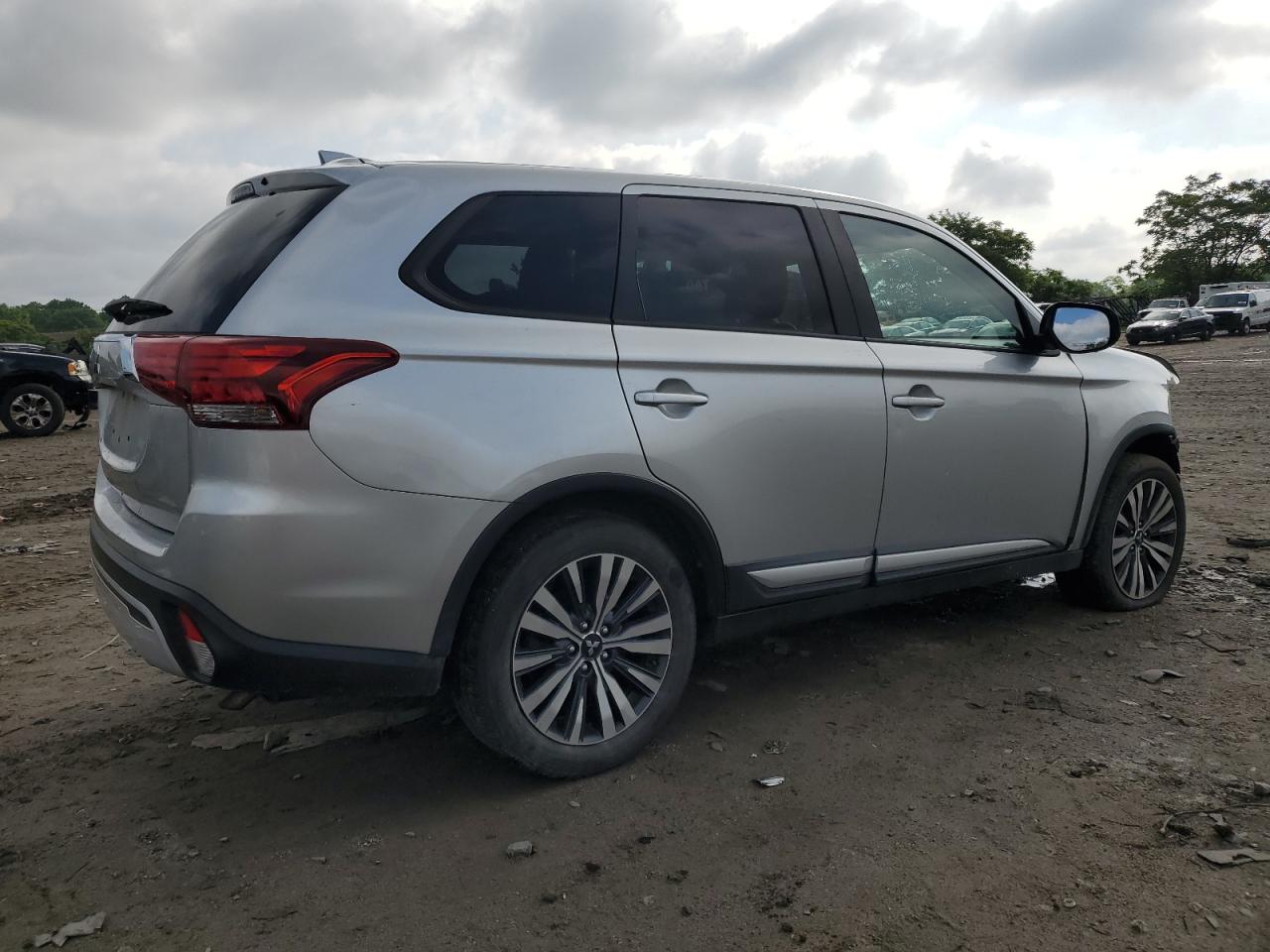 MITSUBISHI OUTLANDER ES