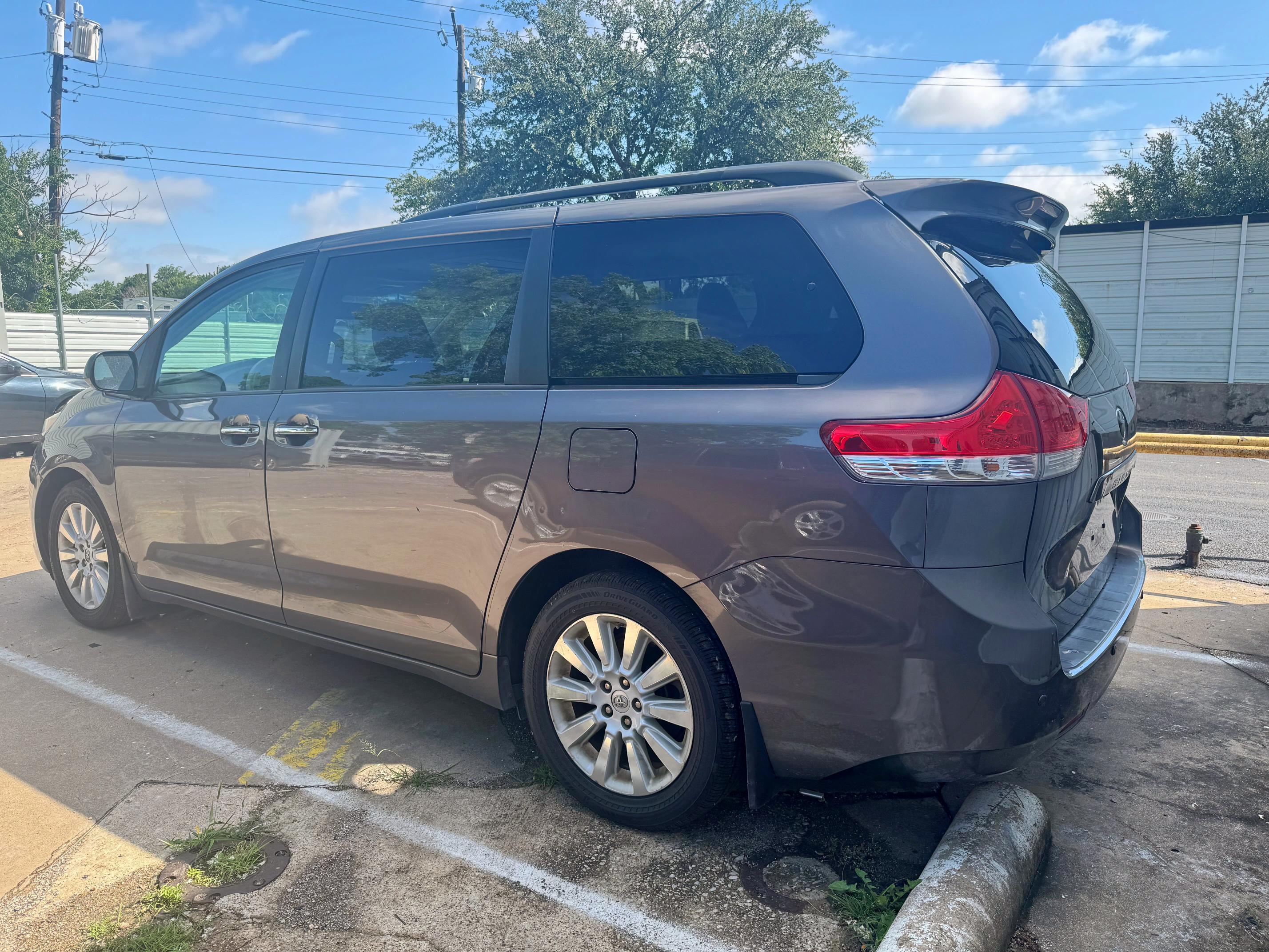 Vin: 5tddk3dc1ds092365, lot: 58743665, toyota all models xle 20133