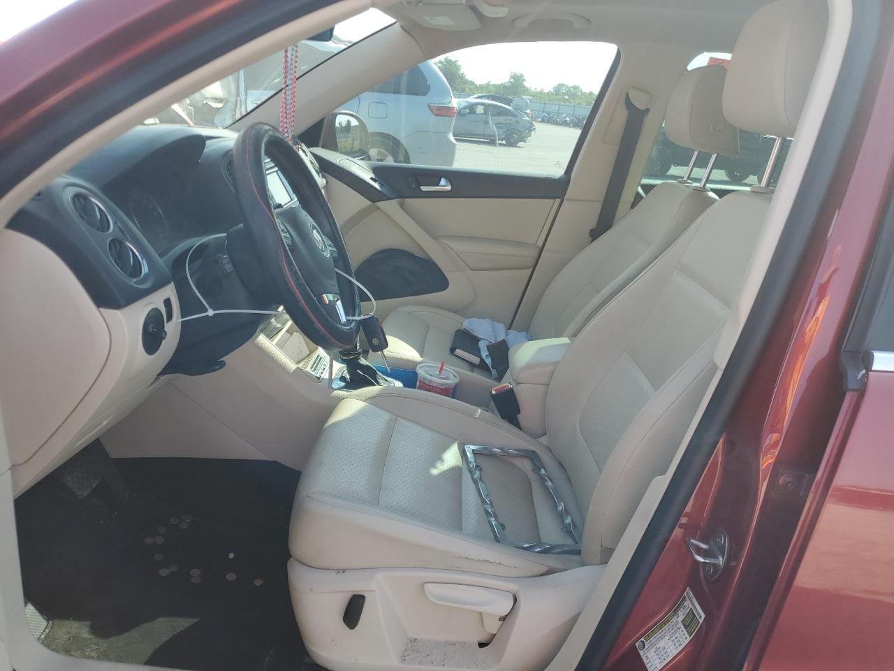 Volkswagen Tiguan s 2012