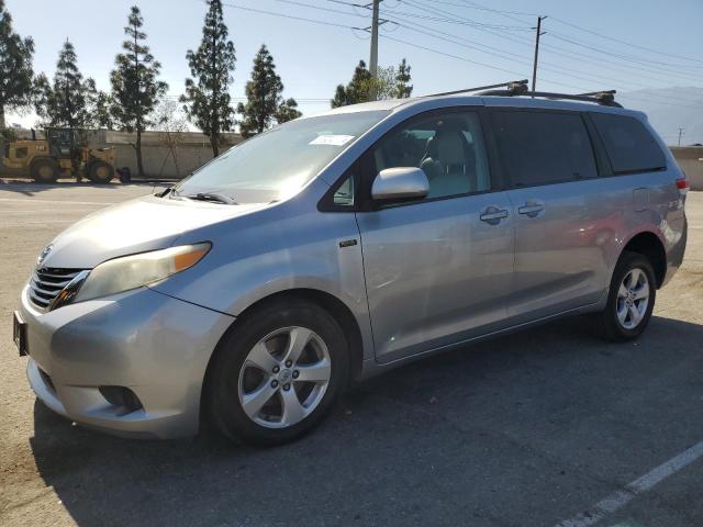 TOYOTA SIENNA LE
