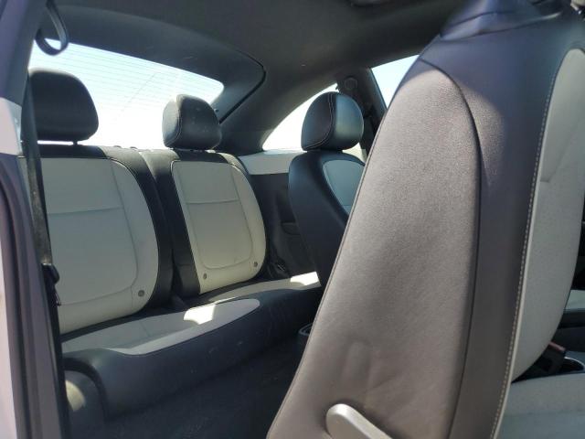 2018 VOLKSWAGEN BEETLE SE 3VWJD7ATXJM708052