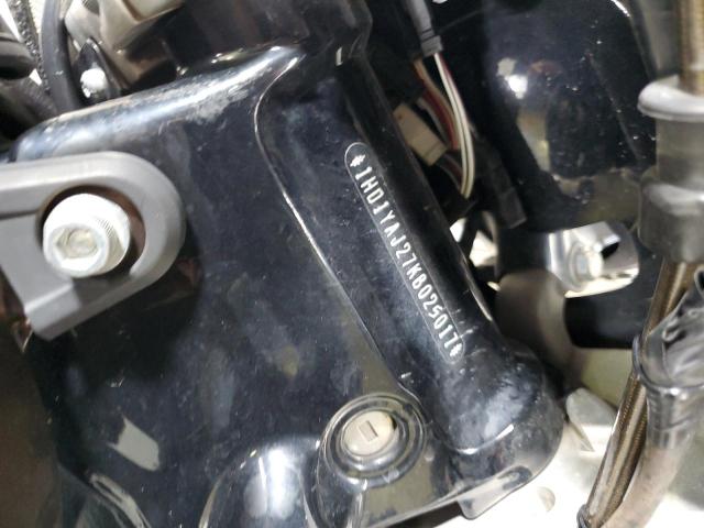 2019 HARLEY-DAVIDSON FLHC 1HD1YAJ27KB025017