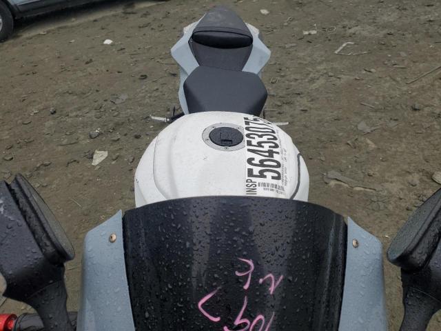 2011 SUZUKI GSX-R600 - JS1GN7FA8B2100275