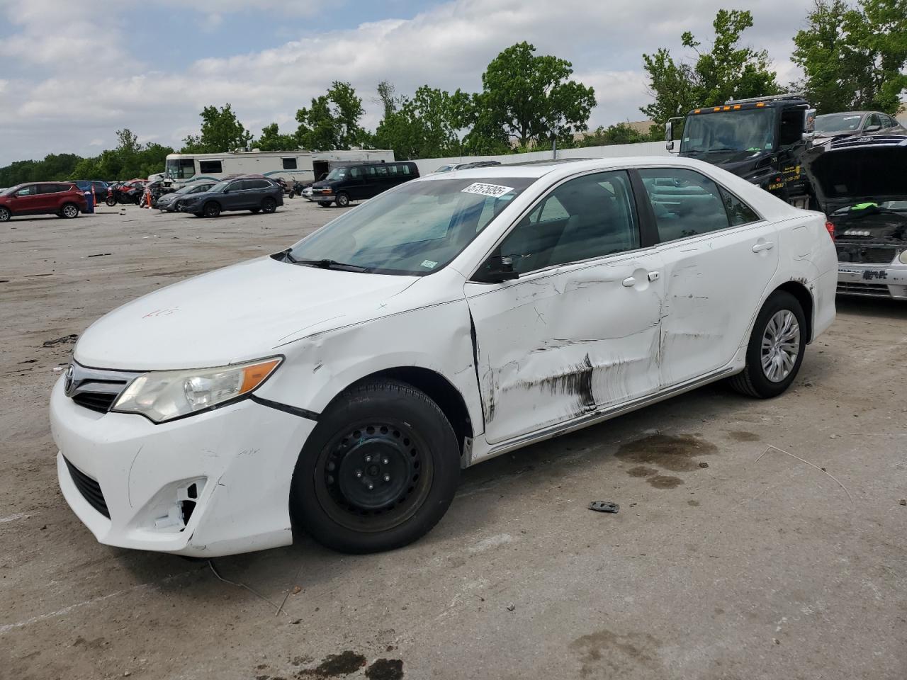 TOYOTA CAMRY BASE