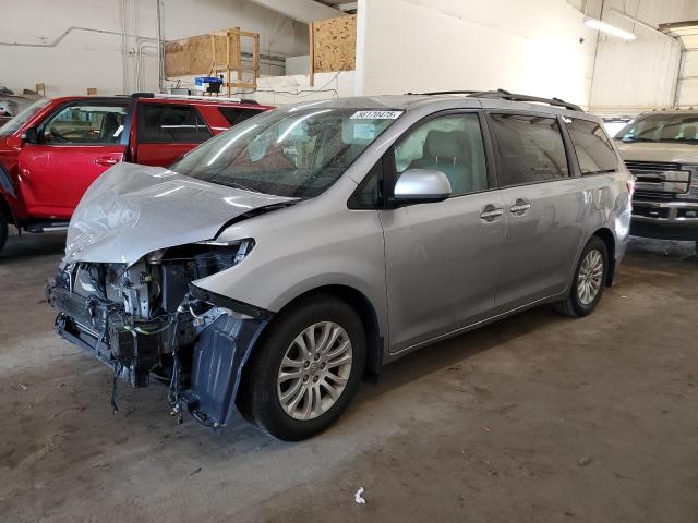 TOYOTA SIENNA XLE