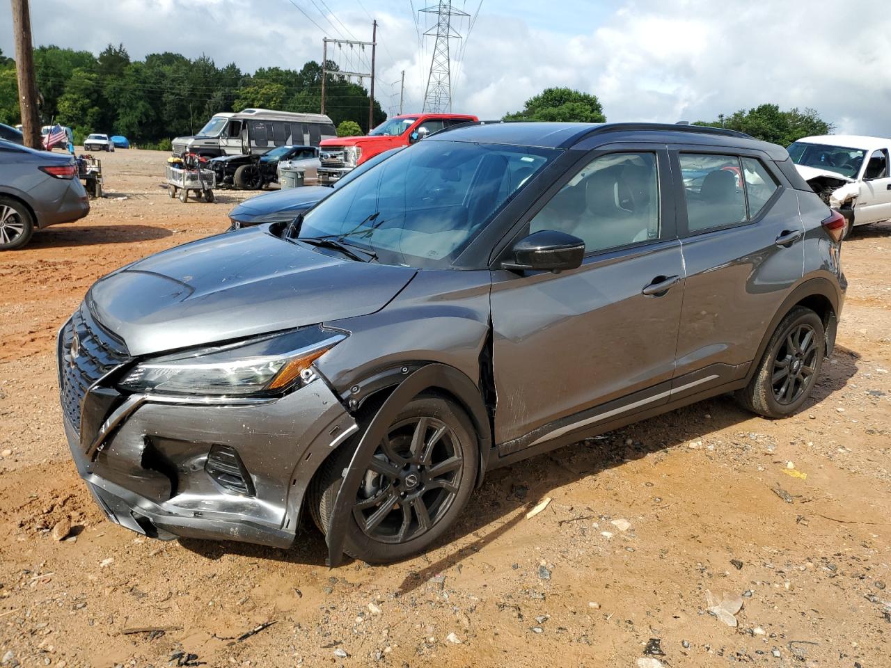 NISSAN KICKS SR
