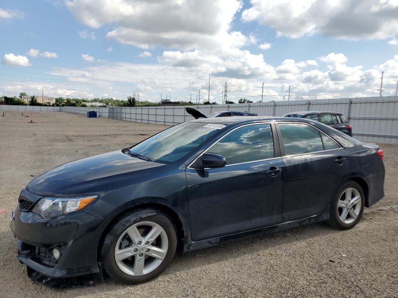 TOYOTA CAMRY BASE