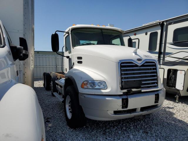 MACK 600 CX600 2004 white  diesel 1M1AE07Y44N018320 photo #1