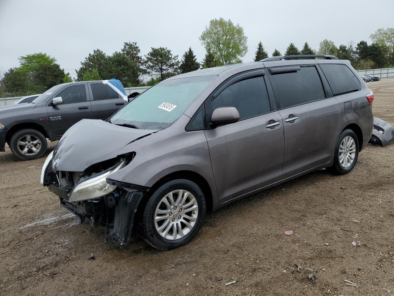 TOYOTA SIENNA XLE