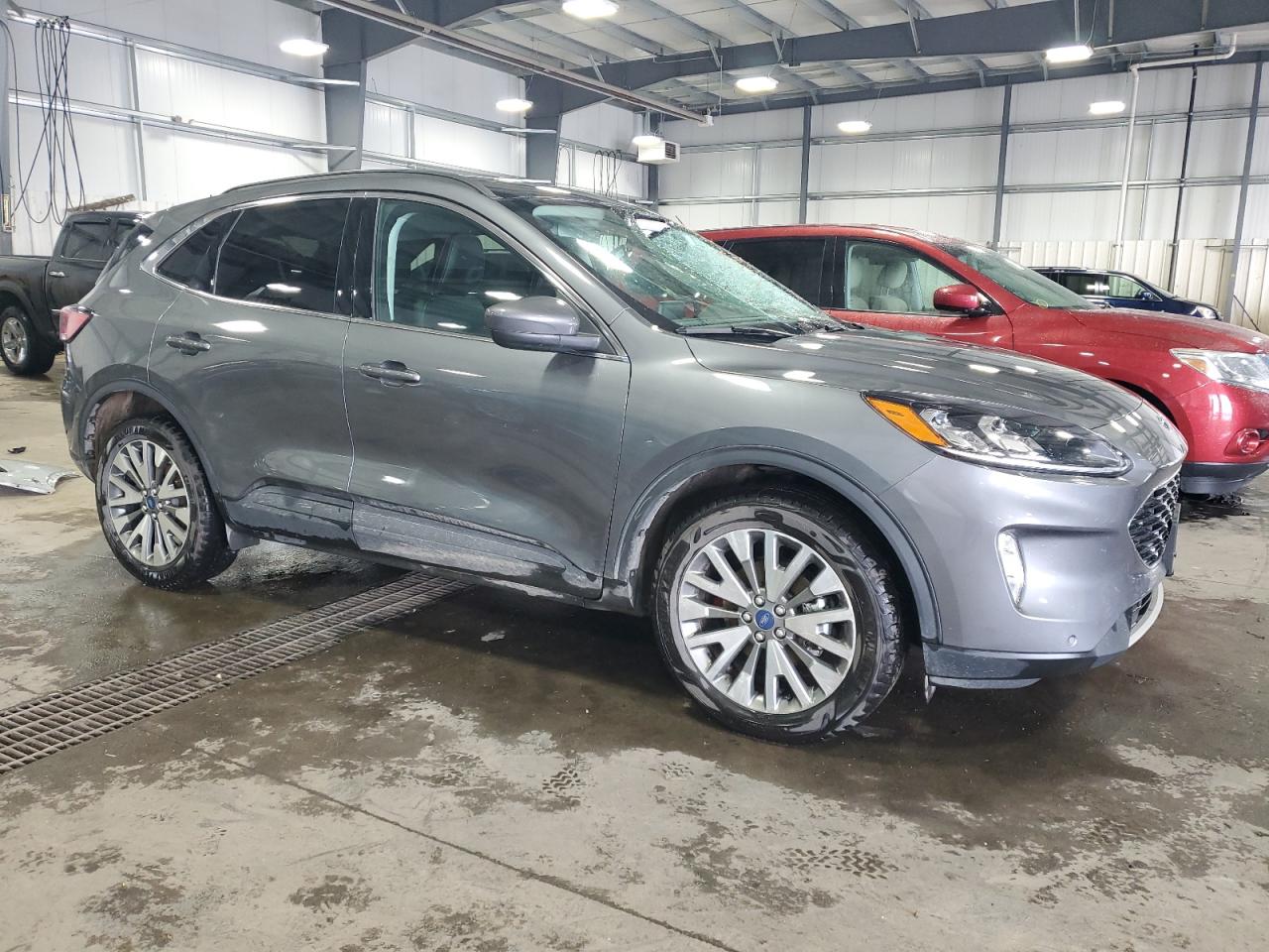 FORD ESCAPE TITANIUM