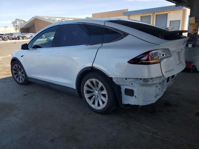TESLA MODEL X 2018 white  electric 5YJXCAE22JF109049 photo #3