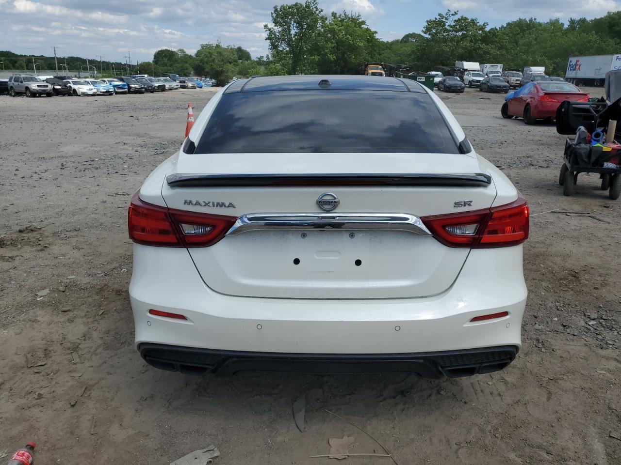 NISSAN MAXIMA SR