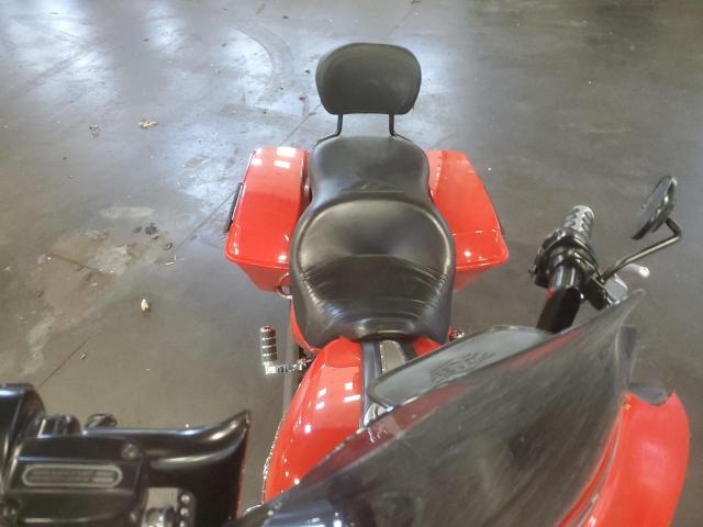 2010 HARLEY-DAVIDSON FLHX 1HD1KB415AB640951