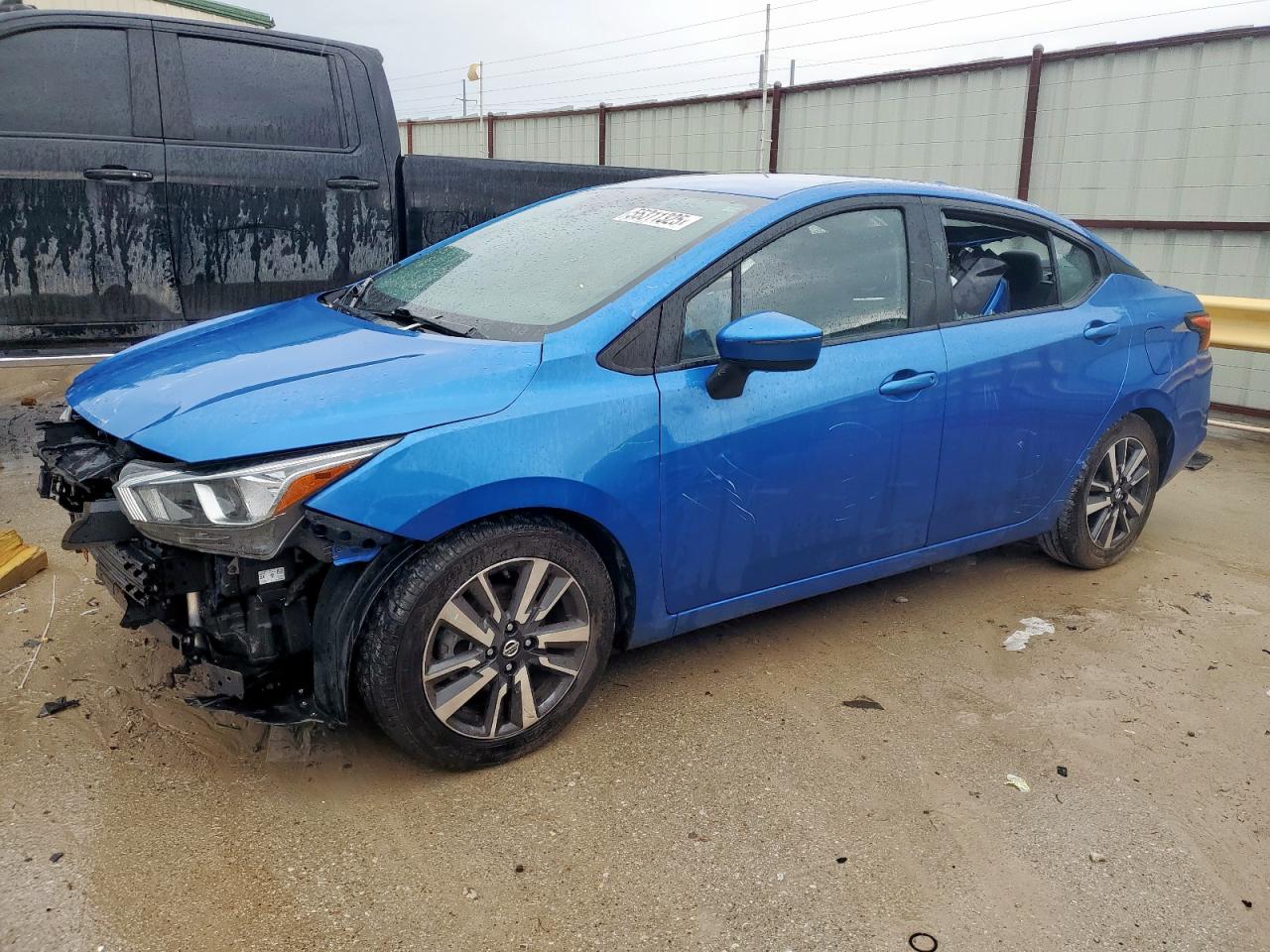 NISSAN VERSA SV
