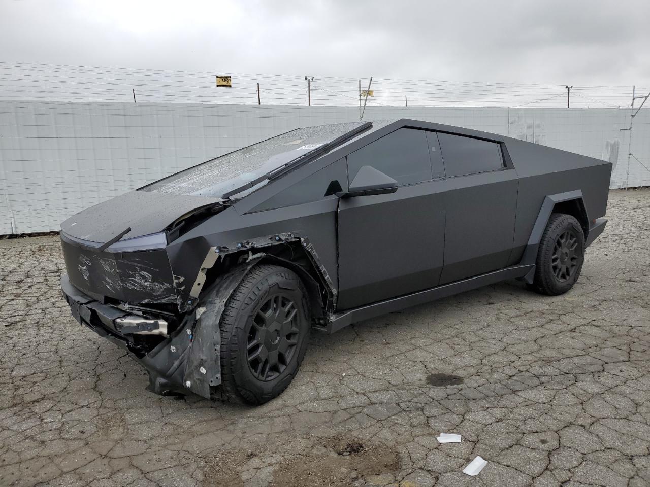 TESLA CYBERTRUCK