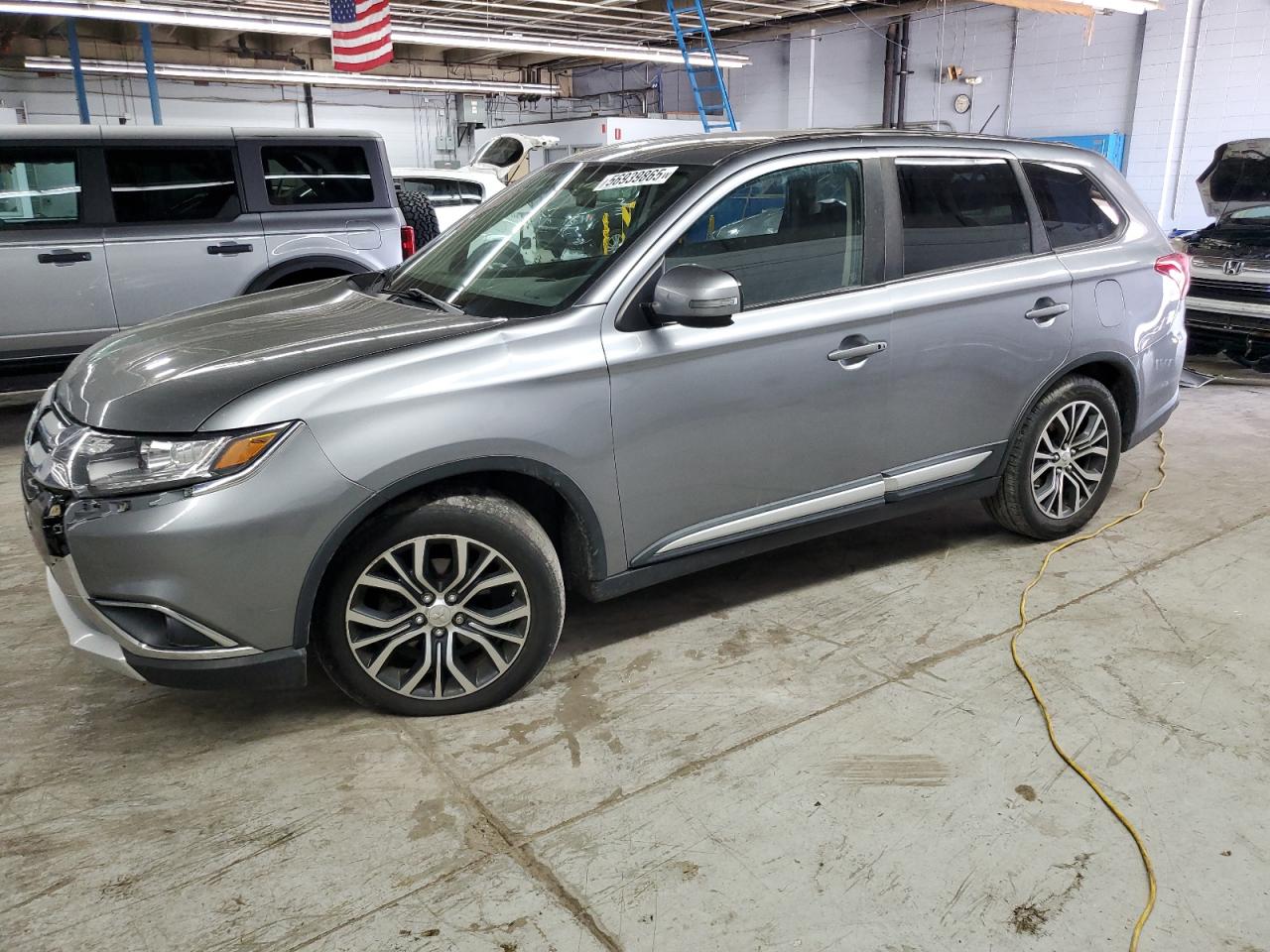 MITSUBISHI OUTLANDER SE