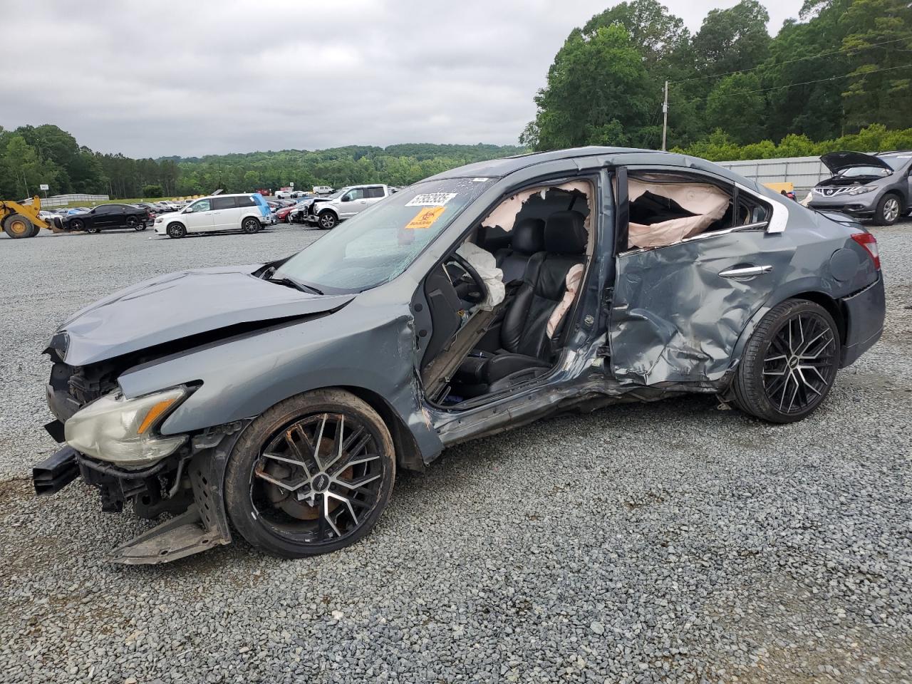 NISSAN MAXIMA S