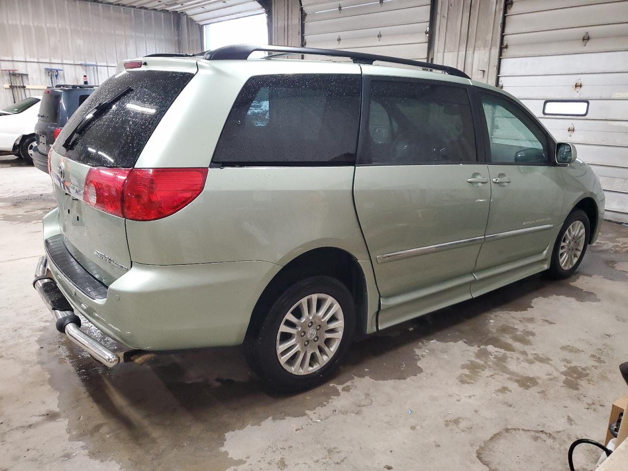 TOYOTA SIENNA XLE