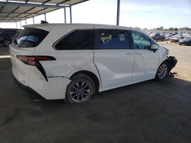 2021 TOYOTA SIENNA LE - 5TDKRKEC2MS022744