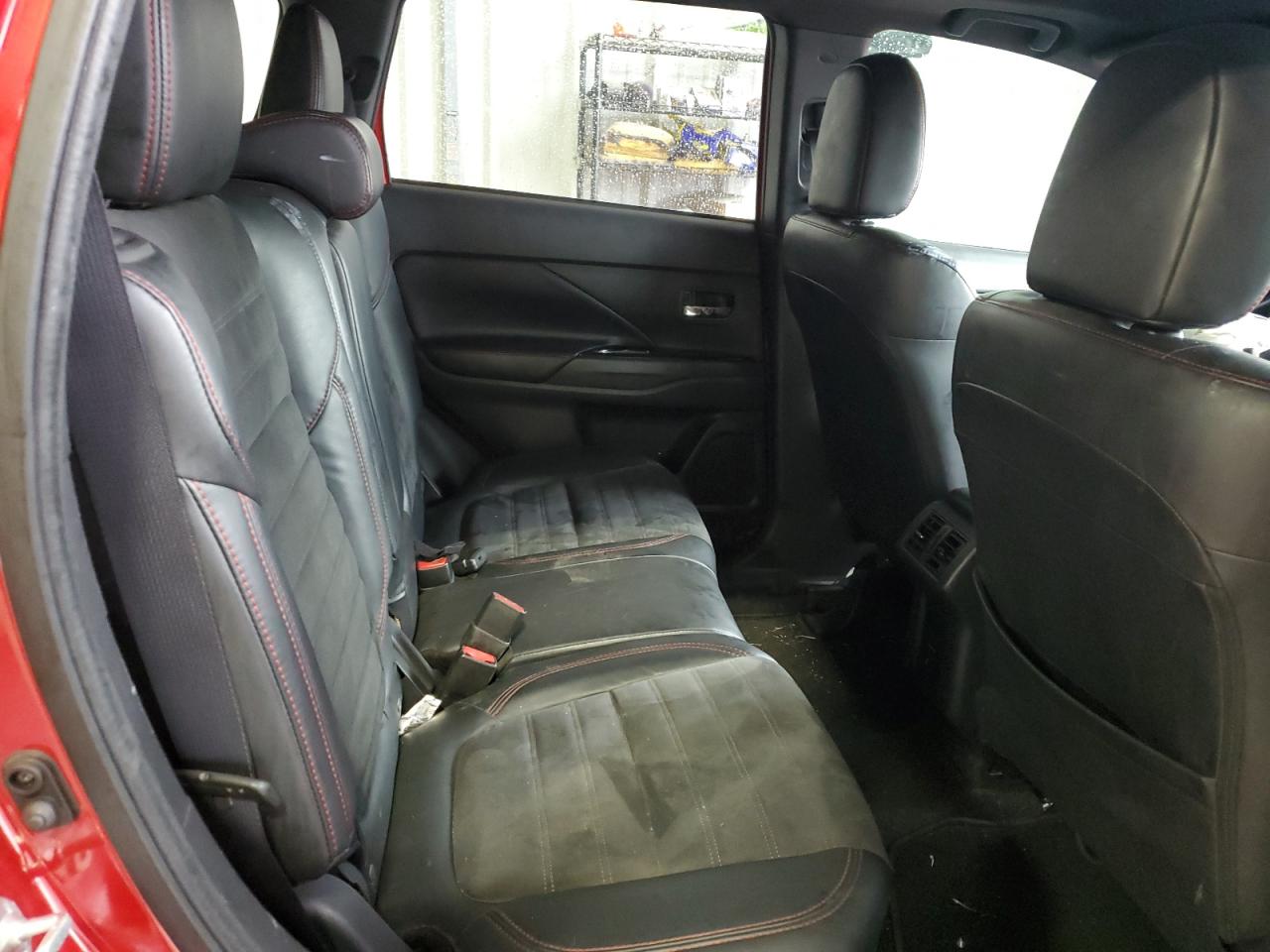 MITSUBISHI OUTLANDER SE