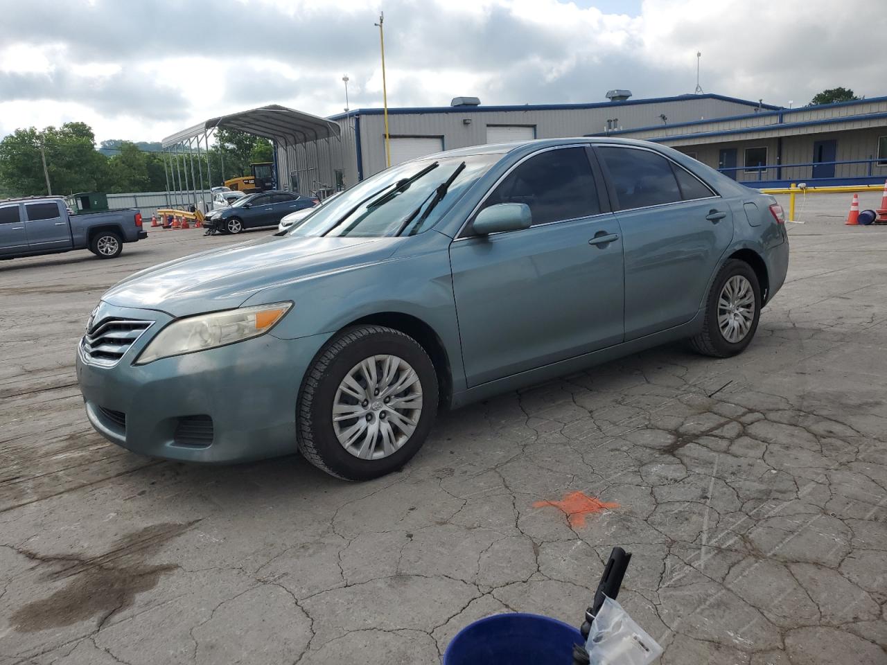 TOYOTA CAMRY BASE