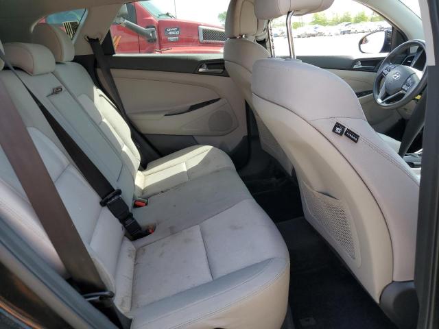 2017 HYUNDAI TUCSON SE KM8J23A45HU300523