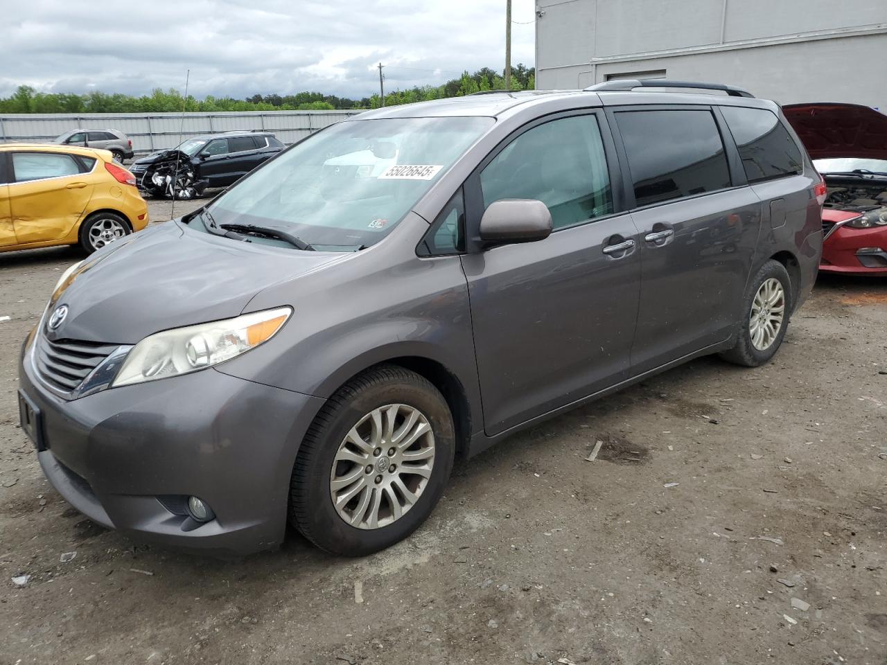 TOYOTA SIENNA XLE