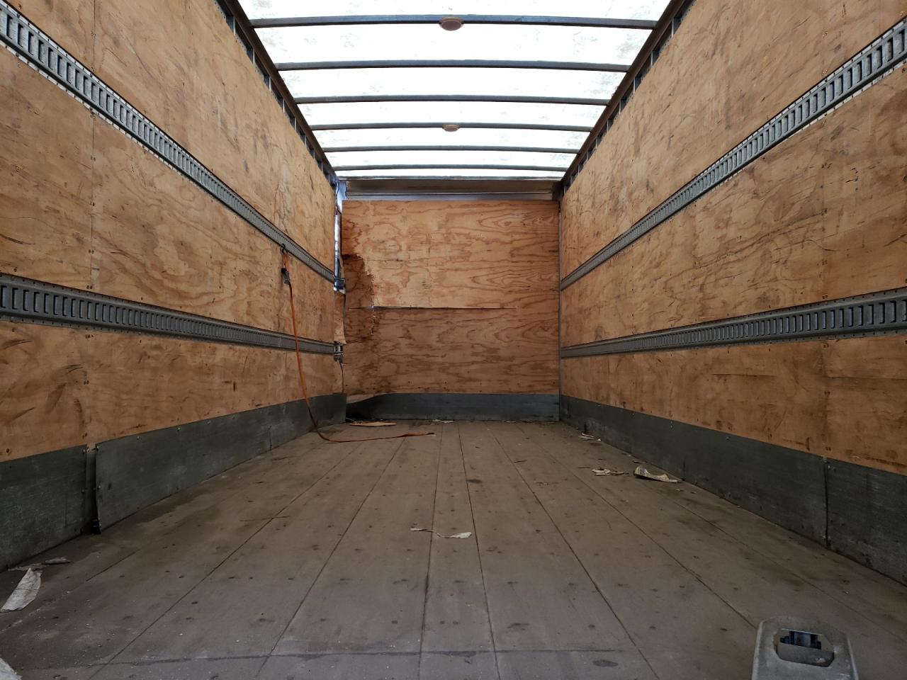 Lot #3281570398 2018 HINO 258/268