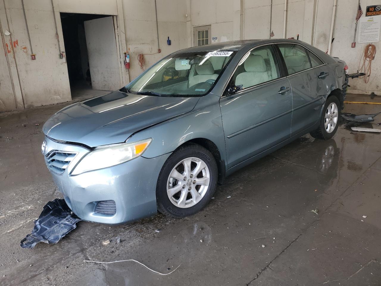 TOYOTA CAMRY BASE