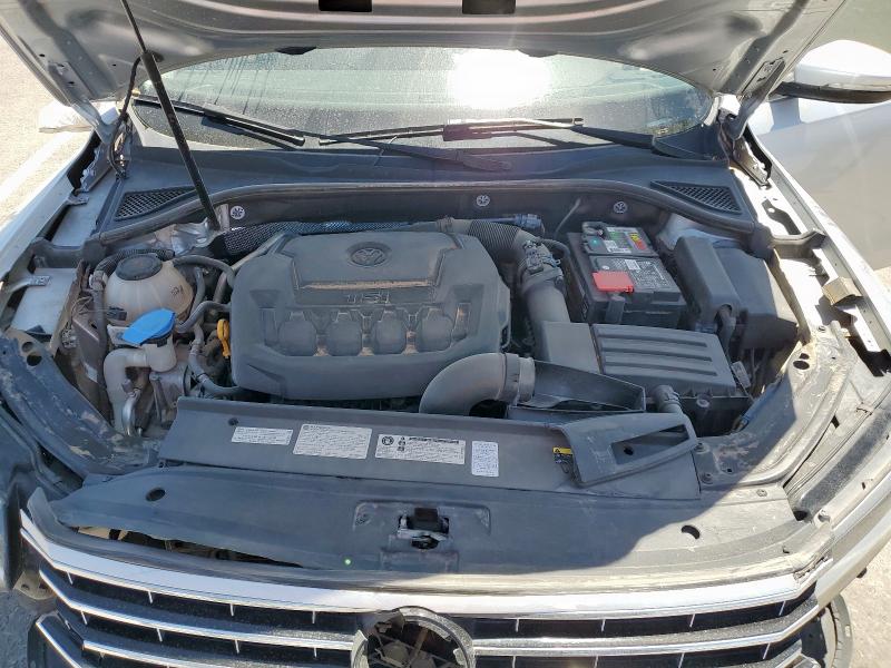 2018 VOLKSWAGEN PASSAT SE - 1VWBA7A30JC044102