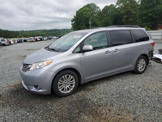 TOYOTA SIENNA XLE