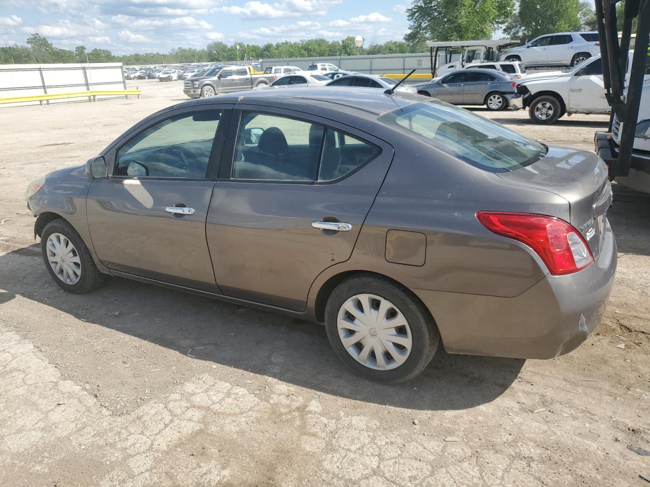 NISSAN VERSA S