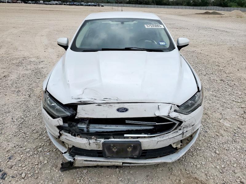2018 FORD FUSION S 3FA6P0G70JR129095