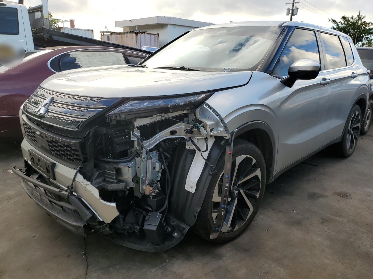 MITSUBISHI OUTLANDER ES