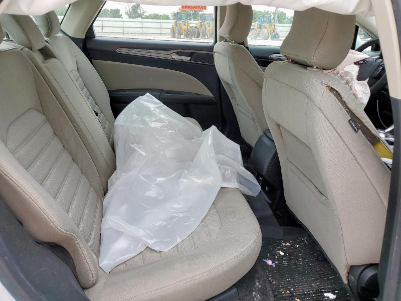 2018 FORD FUSION S 3FA6P0G70JR129095