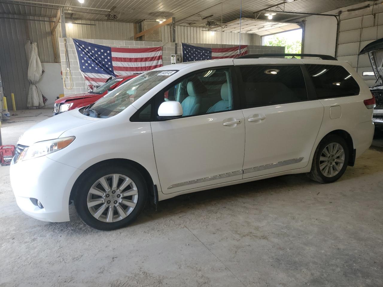  Salvage Toyota Sienna