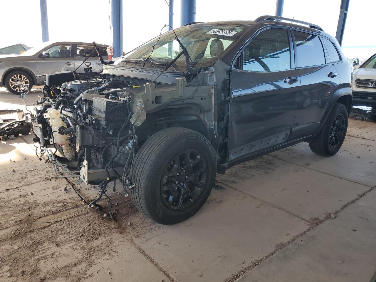  Salvage Jeep Cherokee