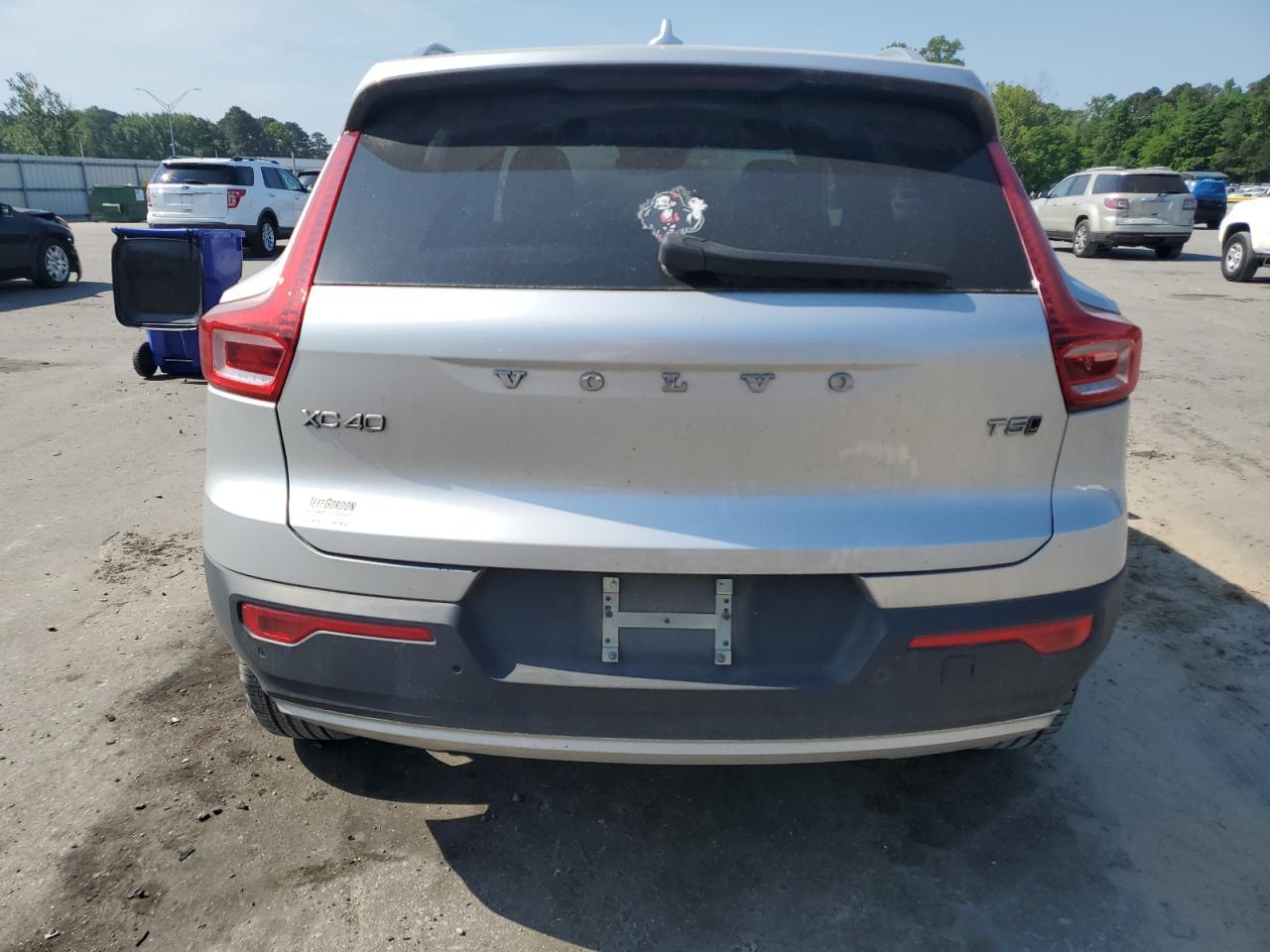 VOLVO XC40 T5 MOMENTUM