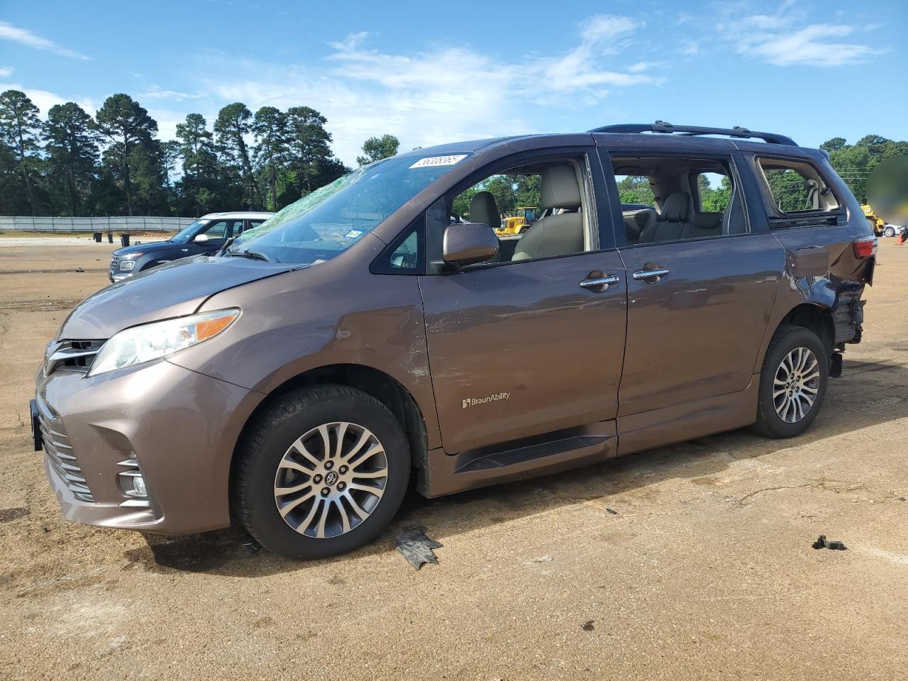 TOYOTA SIENNA XLE