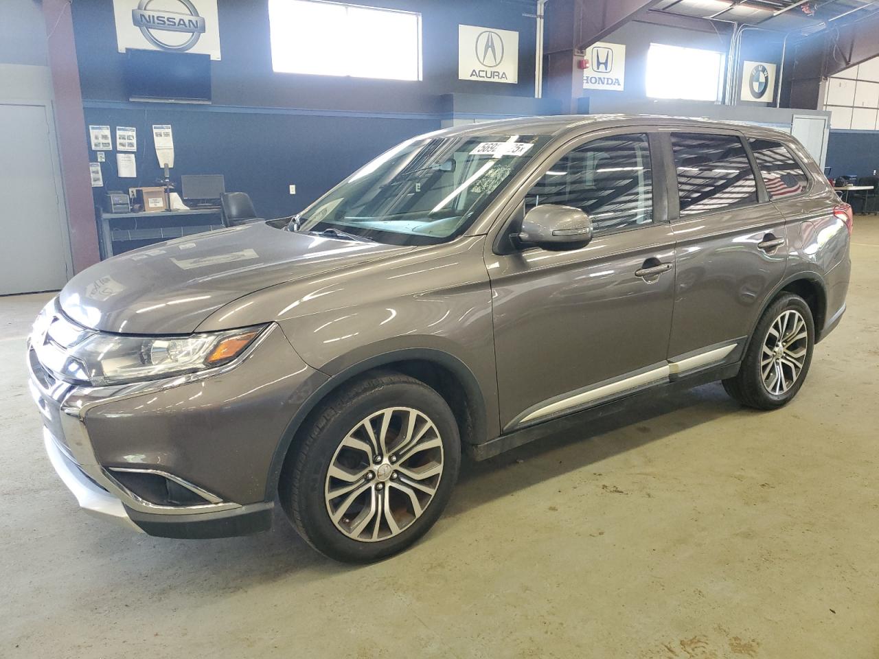 MITSUBISHI OUTLANDER SE