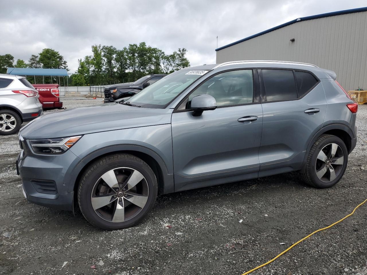 VOLVO XC40 T5 MOMENTUM