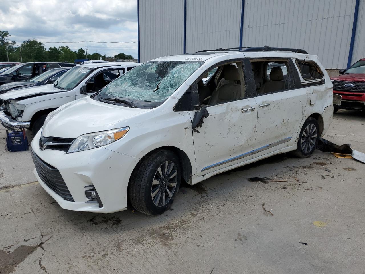 TOYOTA SIENNA XLE