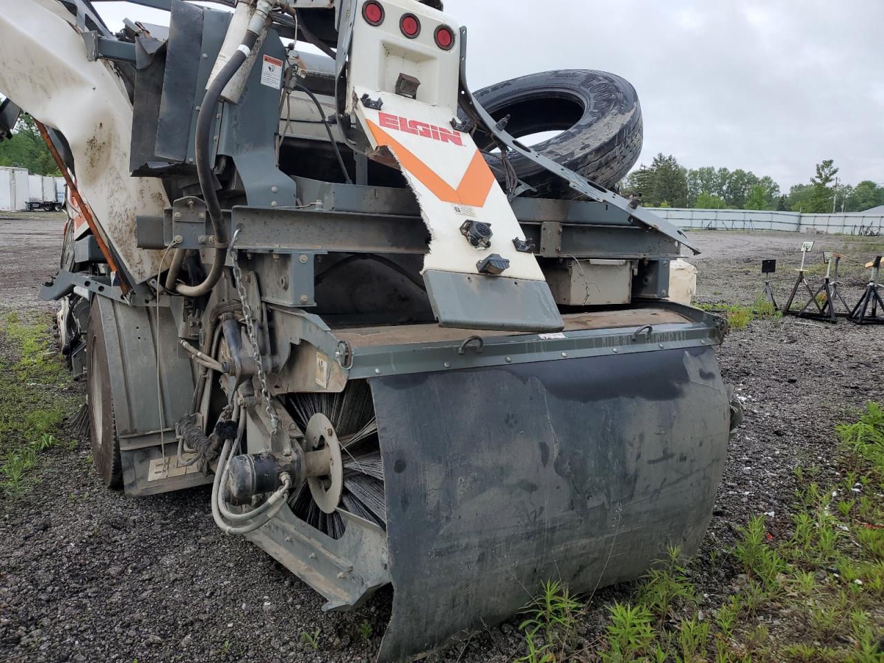 Lot #3229663256 2017 INTERNATIONAL 4000 4400