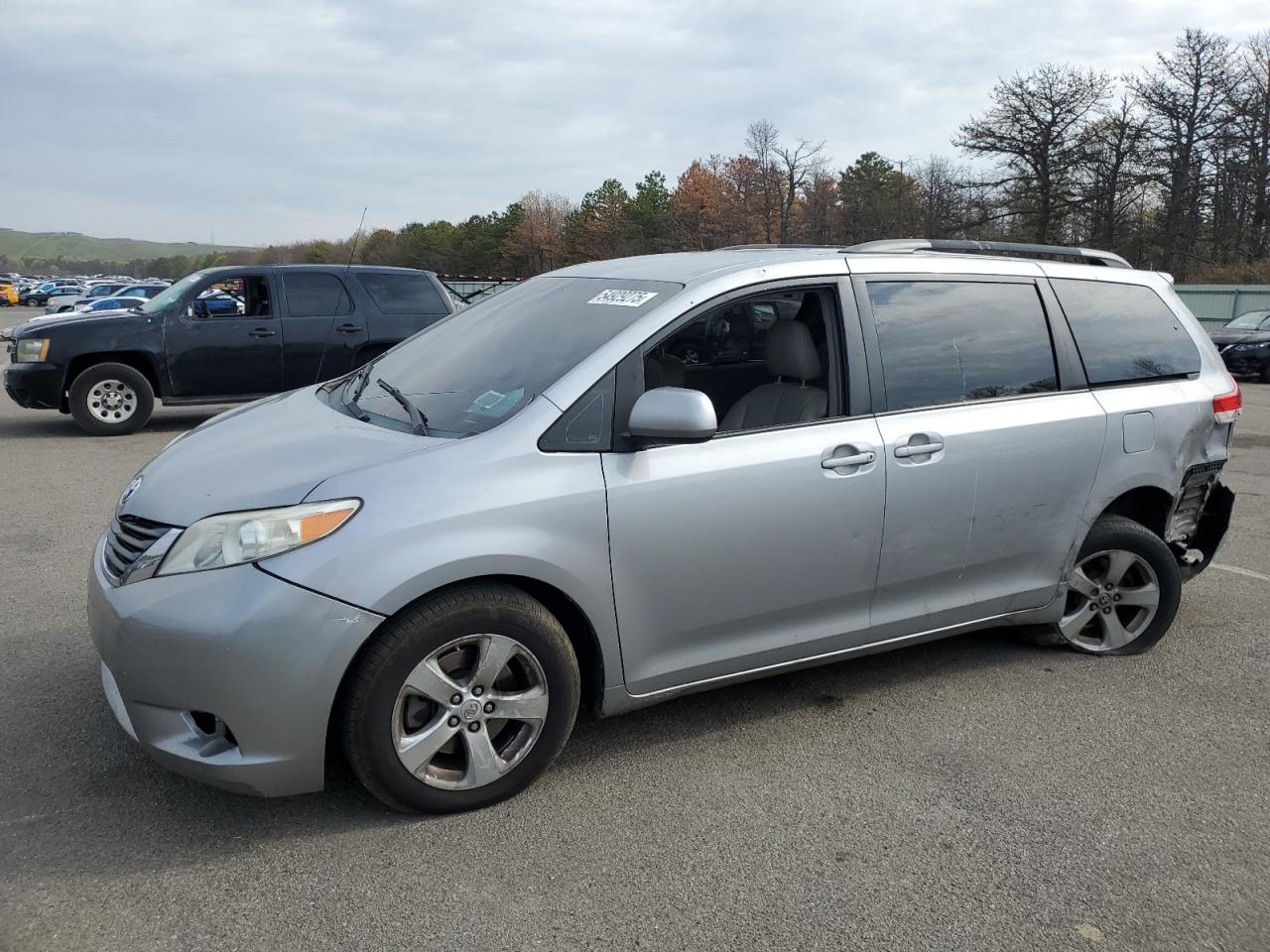 TOYOTA SIENNA LE