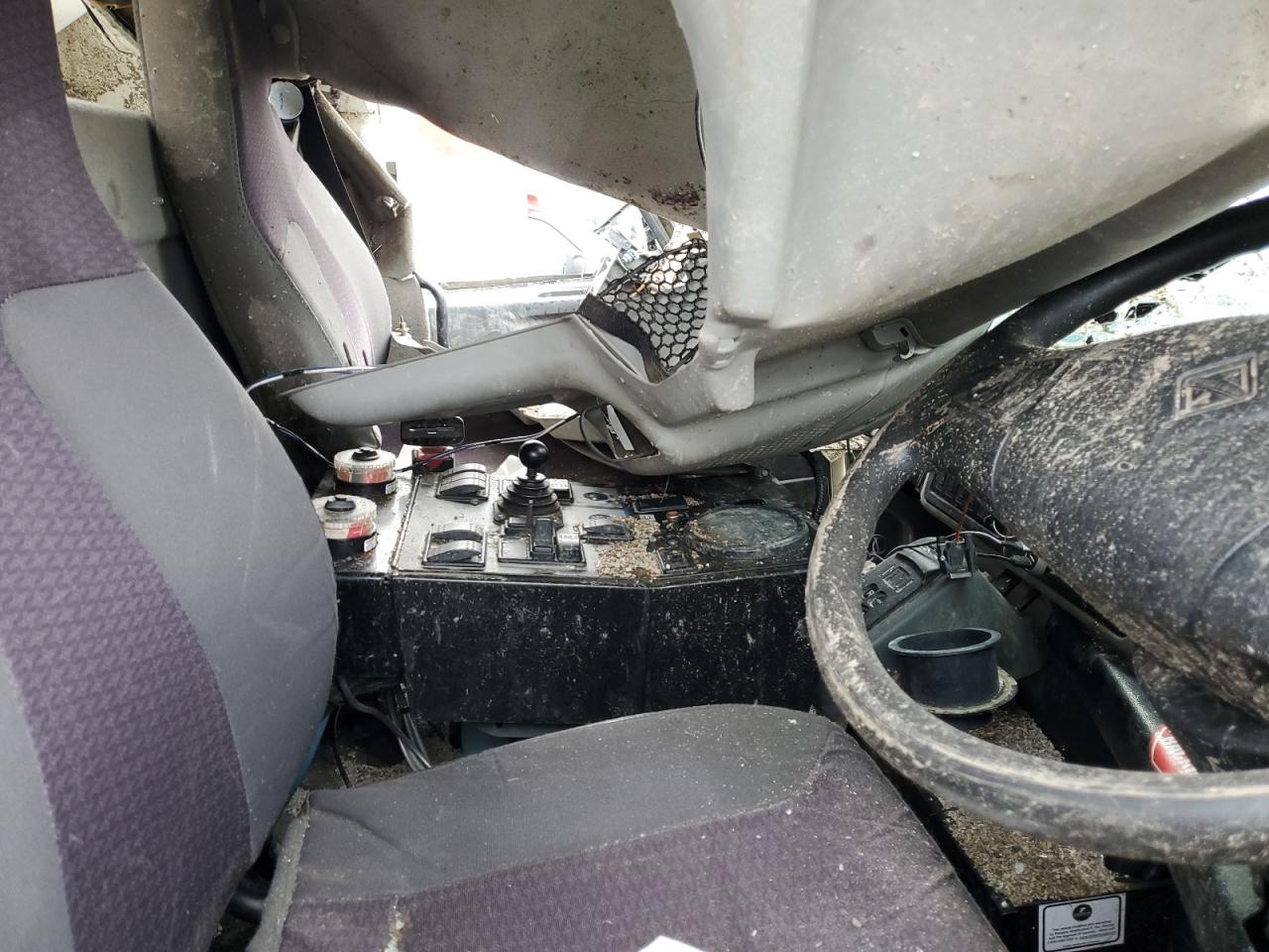 Lot #3229663256 2017 INTERNATIONAL 4000 4400