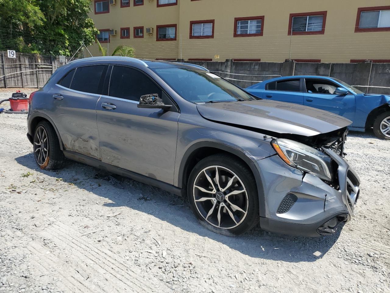 MERCEDES-BENZ GLA-CLASS 2015
