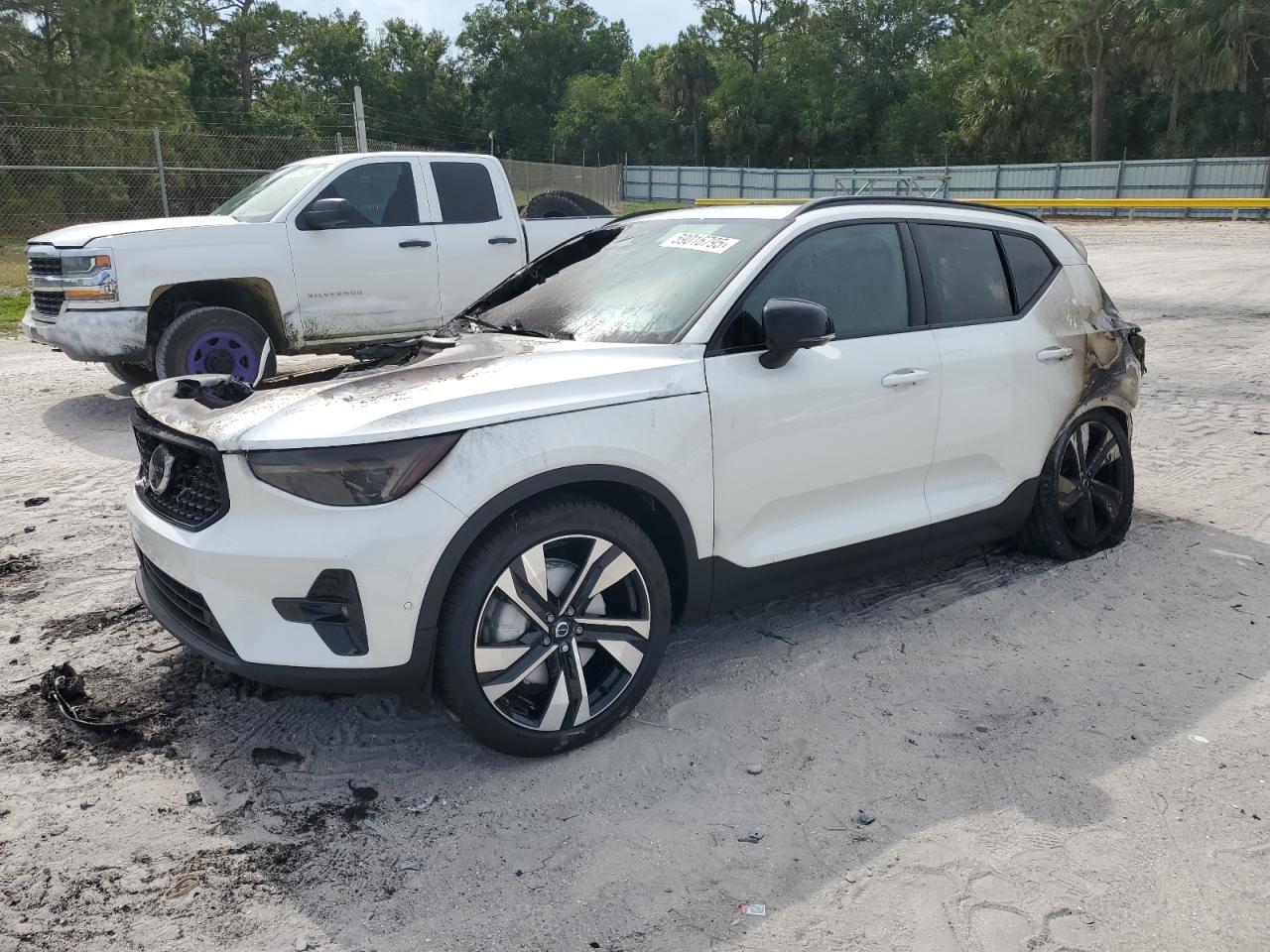 VOLVO XC40 PLUS