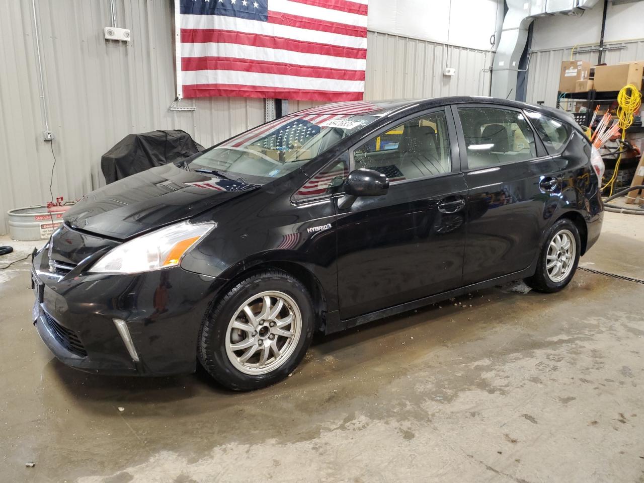 TOYOTA PRIUS V