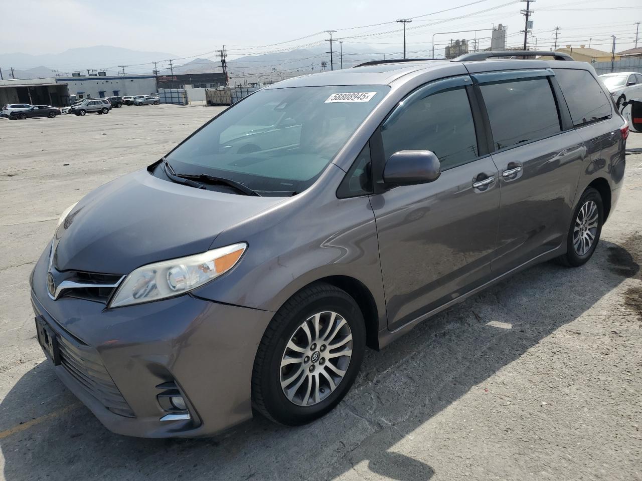 TOYOTA SIENNA XLE
