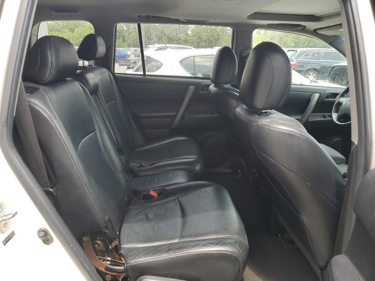 TOYOTA HIGHLANDER SE